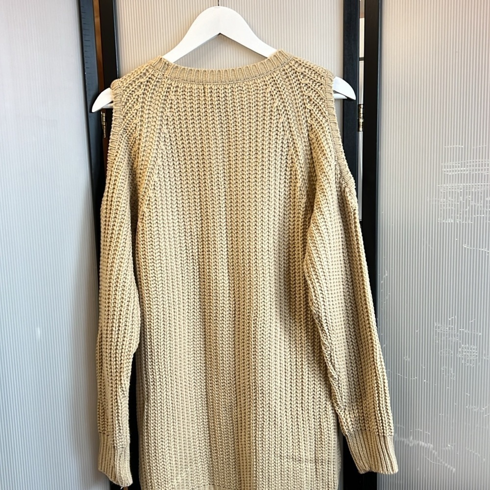 Forever, 21 beige/taupe cold shoulder sweater size L - Picture 2 of 8